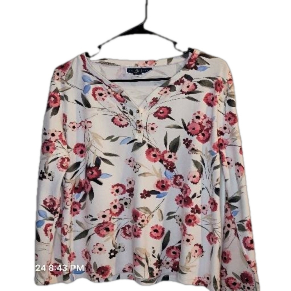 KAREN SCOTT, White, floral, long-sleeve Henley top. Sz. Large